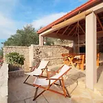 Stone House Mia - Two Bedroom Stone House With Terrace And Sea View بيت للعطل *