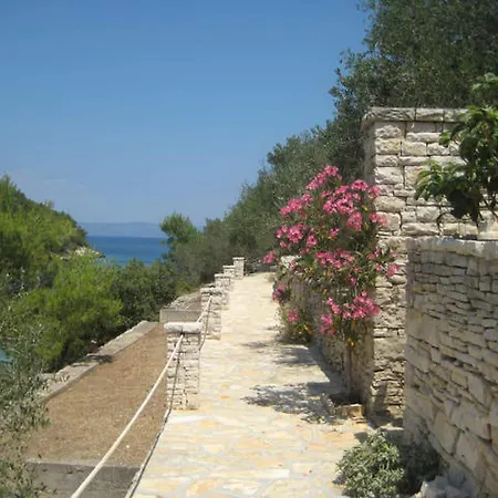 Feriehus Stone House Mia - Two Bedroom Stone House With Terrace And Sea View Vela Luka