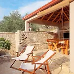 Дом отдыха Stone House Mia - Two Bedroom Stone House With Terrace And Sea View *