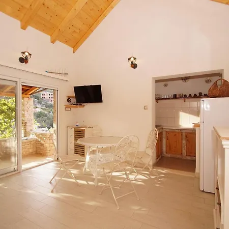 Stone House Mia - Two Bedroom Stone House With Terrace And Sea View Vela Luka
