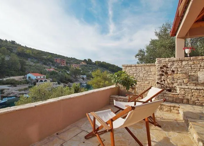 Stone House Mia - Two Bedroom Stone House With Terrace And Sea View * Vela Luka
